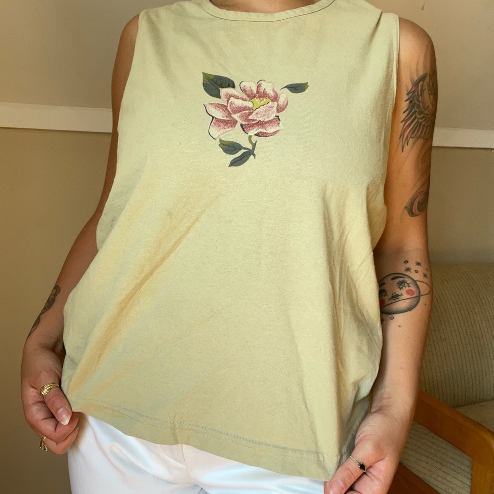 ✨ sage green vintage style tank top with floral detail ✨